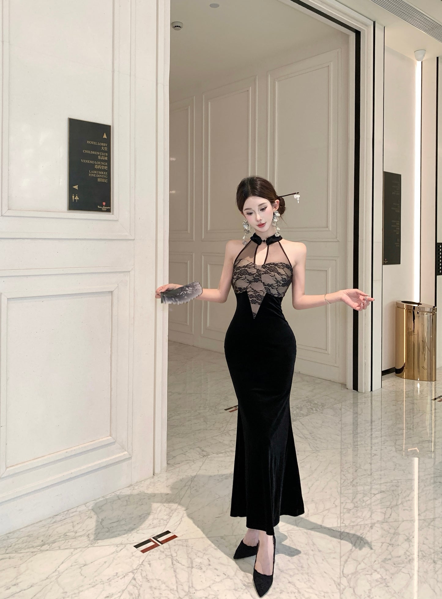 Vogue Sheath Cutout Black Lace Maxi Dress Vintage Tulle Splicing Evening Halter Long Dress AP3787