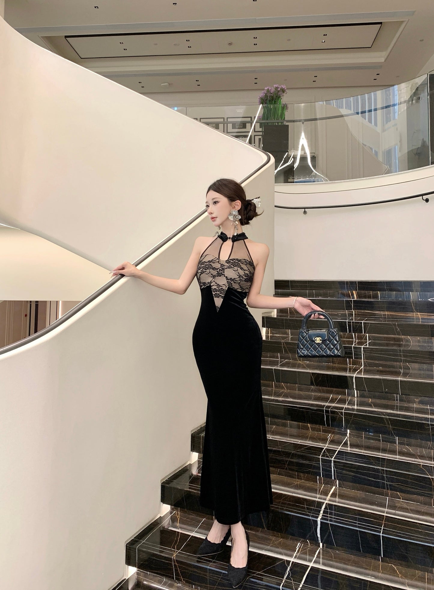 Vogue Sheath Cutout Black Lace Maxi Dress Vintage Tulle Splicing Evening Halter Long Dress AP3787