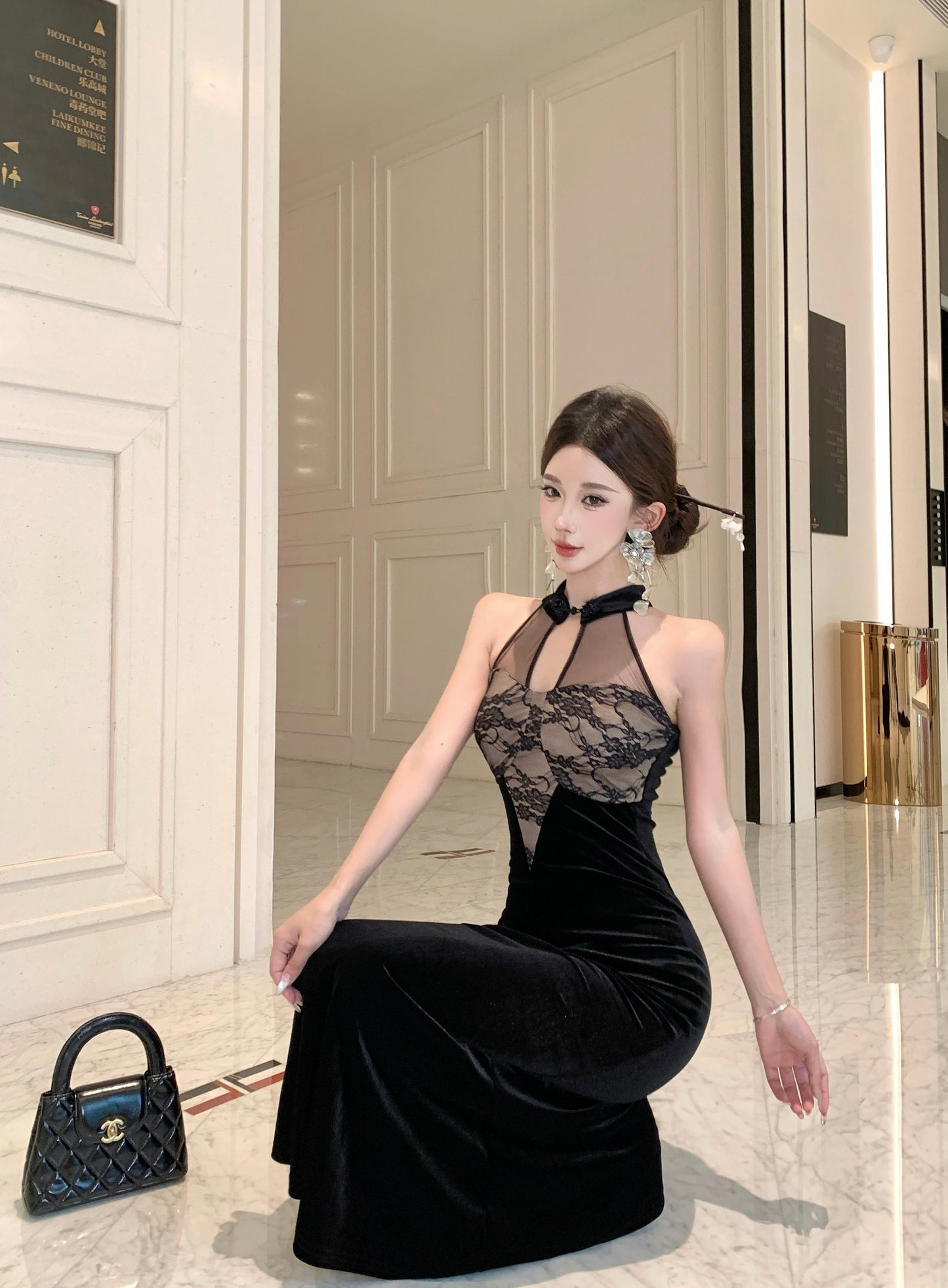 Vogue Sheath Cutout Black Lace Maxi Dress Vintage Tulle Splicing Evening Halter Long Dress AP3787