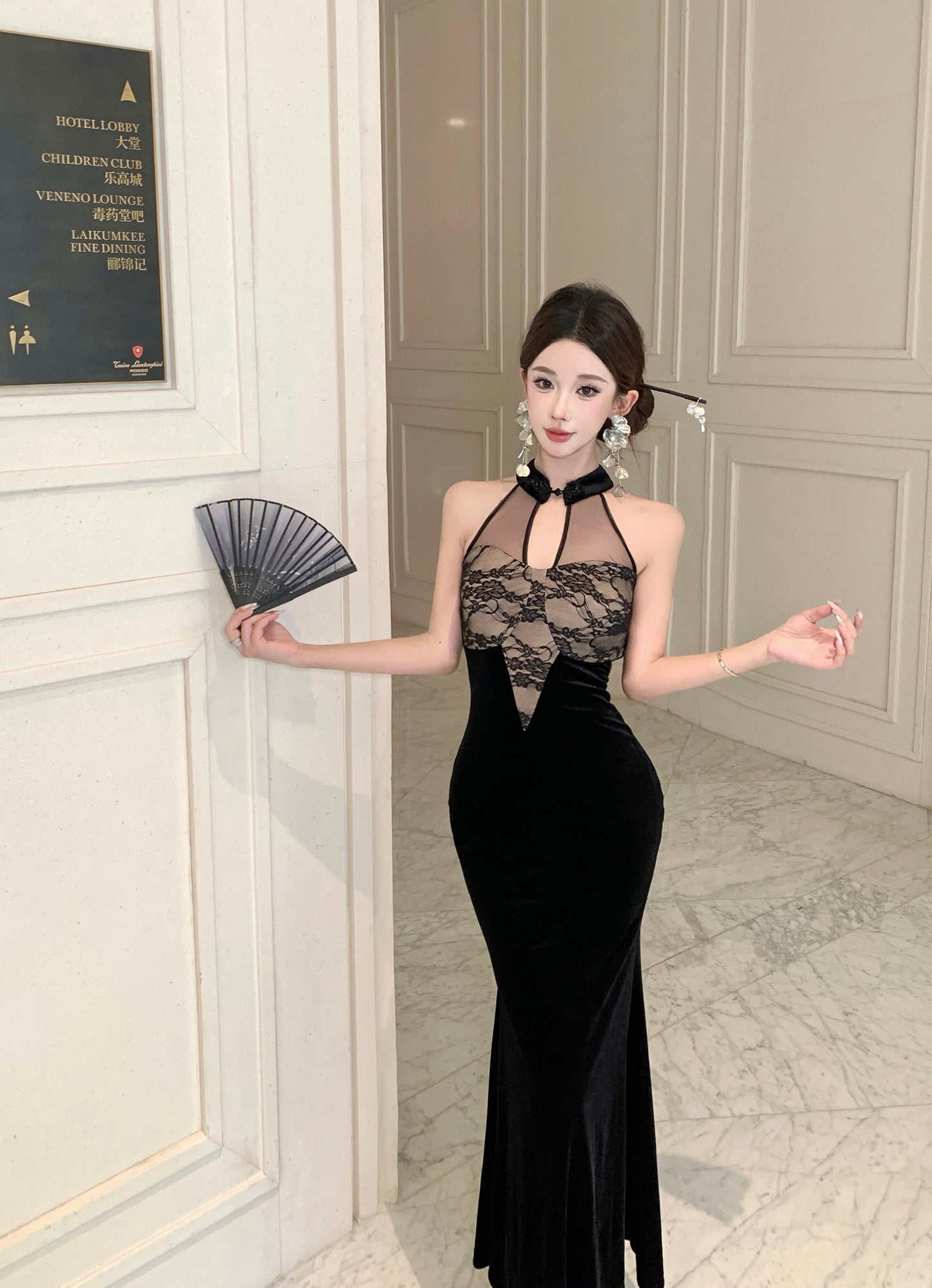 Vogue Sheath Cutout Black Lace Maxi Dress Vintage Tulle Splicing Evening Halter Long Dress AP3787