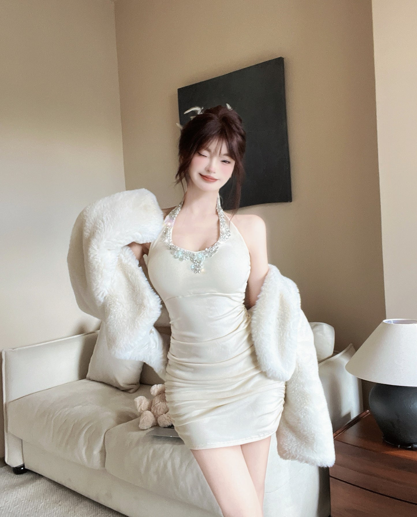 Enticing Cinched-Waist Bodycon Mini Skirt Vogue Crystals Sequins Design Halter Short Dress AP3814