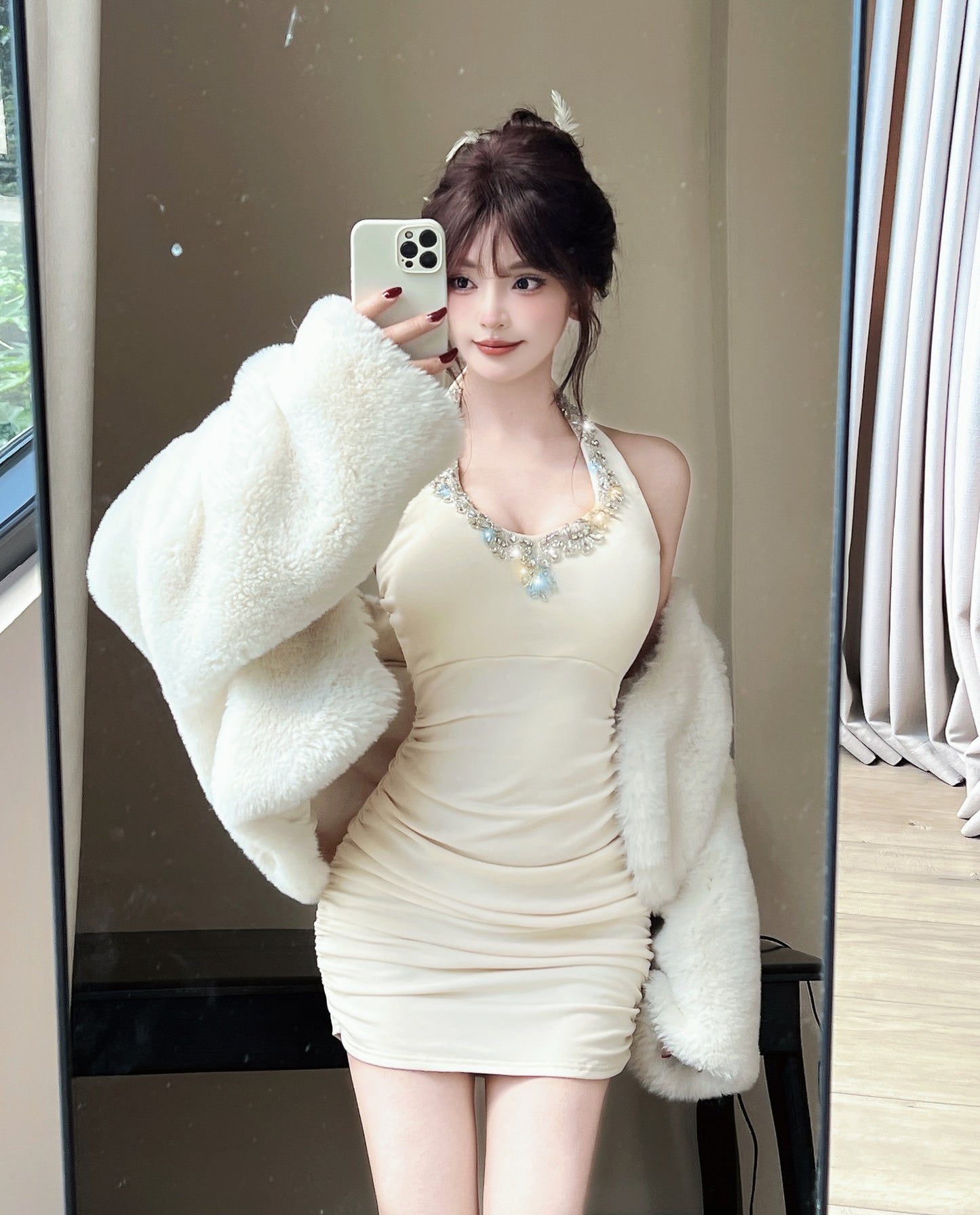 Enticing Cinched-Waist Bodycon Mini Skirt Vogue Crystals Sequins Design Halter Short Dress AP3814