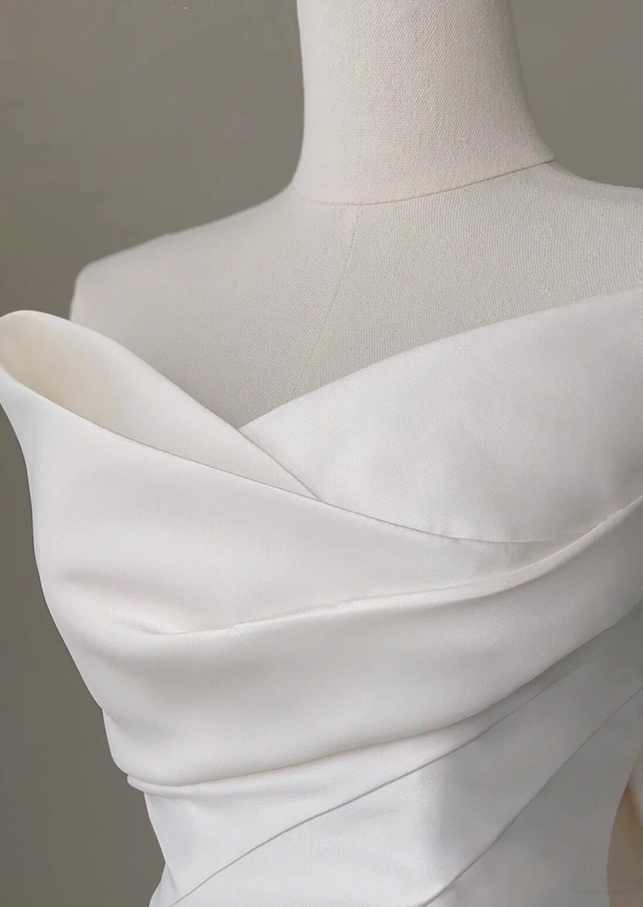 Stunning Strapless White Mermaid Bridal Gowns Classical Satin Bow Pleated Wedding Dress AP3835