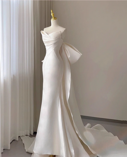 Stunning Strapless White Mermaid Bridal Gowns Classical Satin Bow Pleated Wedding Dress AP3835