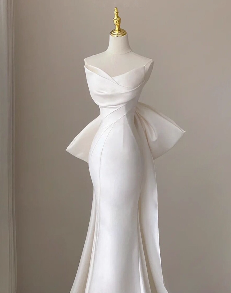 Stunning Strapless White Mermaid Bridal Gowns Classical Satin Bow Pleated Wedding Dress AP3835