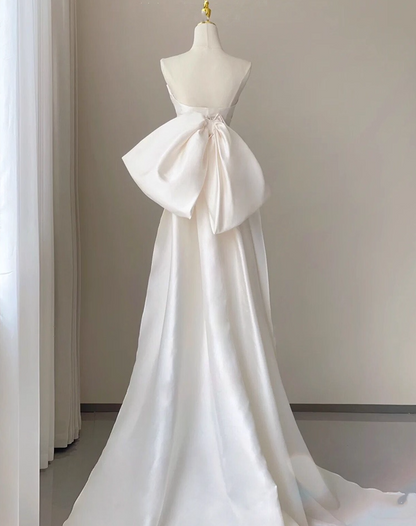 Stunning Strapless White Mermaid Bridal Gowns Classical Satin Bow Pleated Wedding Dress AP3835