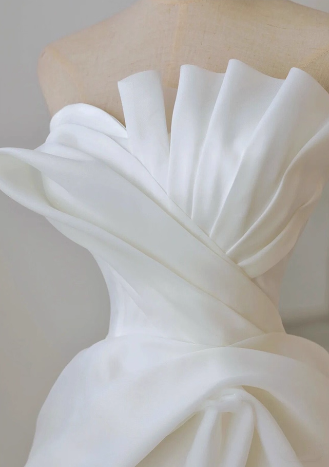 Novelty A-Line Strapless Engagement Gowns Charming Tulle Satin Pleated Wedding Dress AP3836