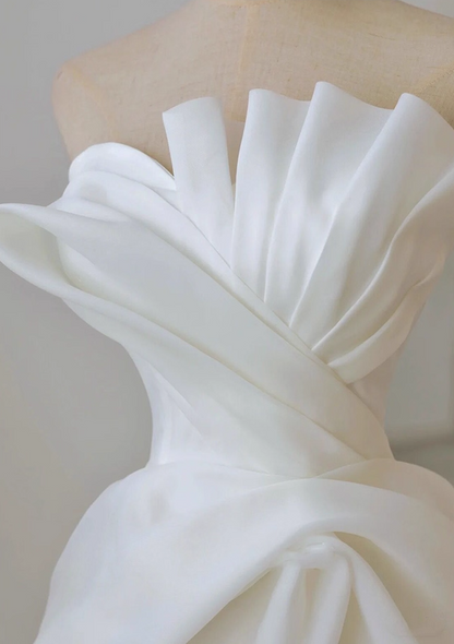 Novelty A-Line Strapless Engagement Gowns Charming Tulle Satin Pleated Wedding Dress AP3836