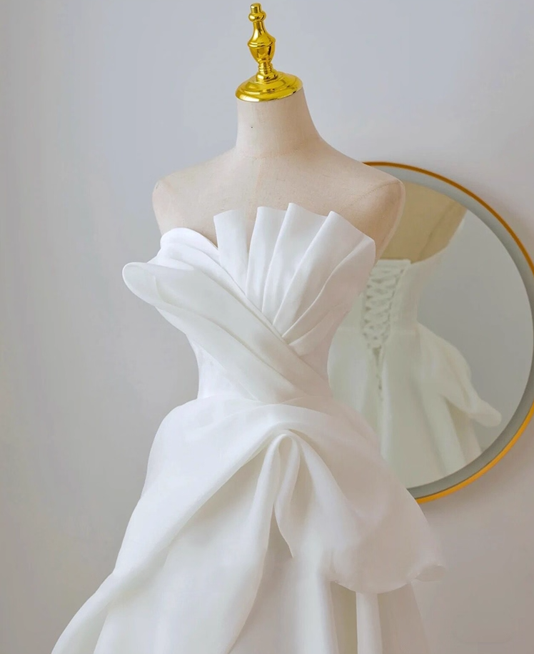 Novelty A-Line Strapless Engagement Gowns Charming Tulle Satin Pleated Wedding Dress AP3836