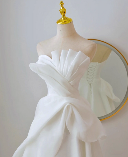 Novelty A-Line Strapless Engagement Gowns Charming Tulle Satin Pleated Wedding Dress AP3836