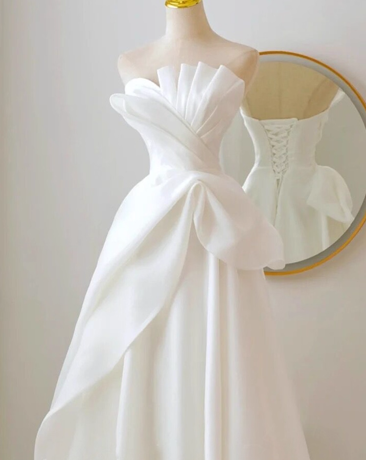 Novelty A-Line Strapless Engagement Gowns Charming Tulle Satin Pleated Wedding Dress AP3836