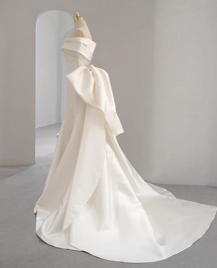 Unique Off-Shoulder Mermaid Bridal Gowns Romantic White Satin Pleated Wedding Dress AP3837