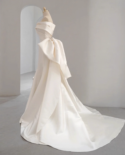 Unique Off-Shoulder Mermaid Bridal Gowns Romantic White Satin Pleated Wedding Dress AP3837