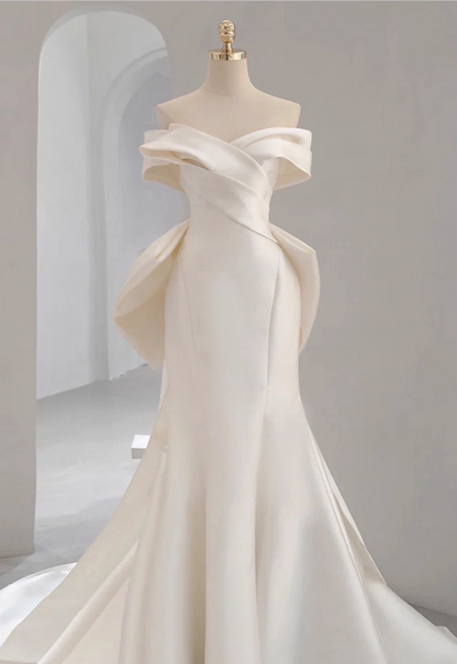Unique Off-Shoulder Mermaid Bridal Gowns Romantic White Satin Pleated Wedding Dress AP3837