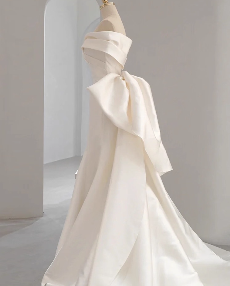 Unique Off-Shoulder Mermaid Bridal Gowns Romantic White Satin Pleated Wedding Dress AP3837