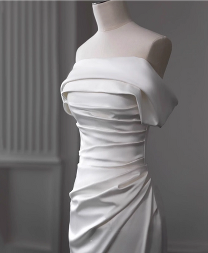 Fashionable Off-Shoulder Sheath High-Slit Bridal Gowns Trendy White Pleated Satin Wedding Dress AP3838