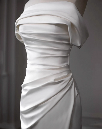 Fashionable Off-Shoulder Sheath High-Slit Bridal Gowns Trendy White Pleated Satin Wedding Dress AP3838