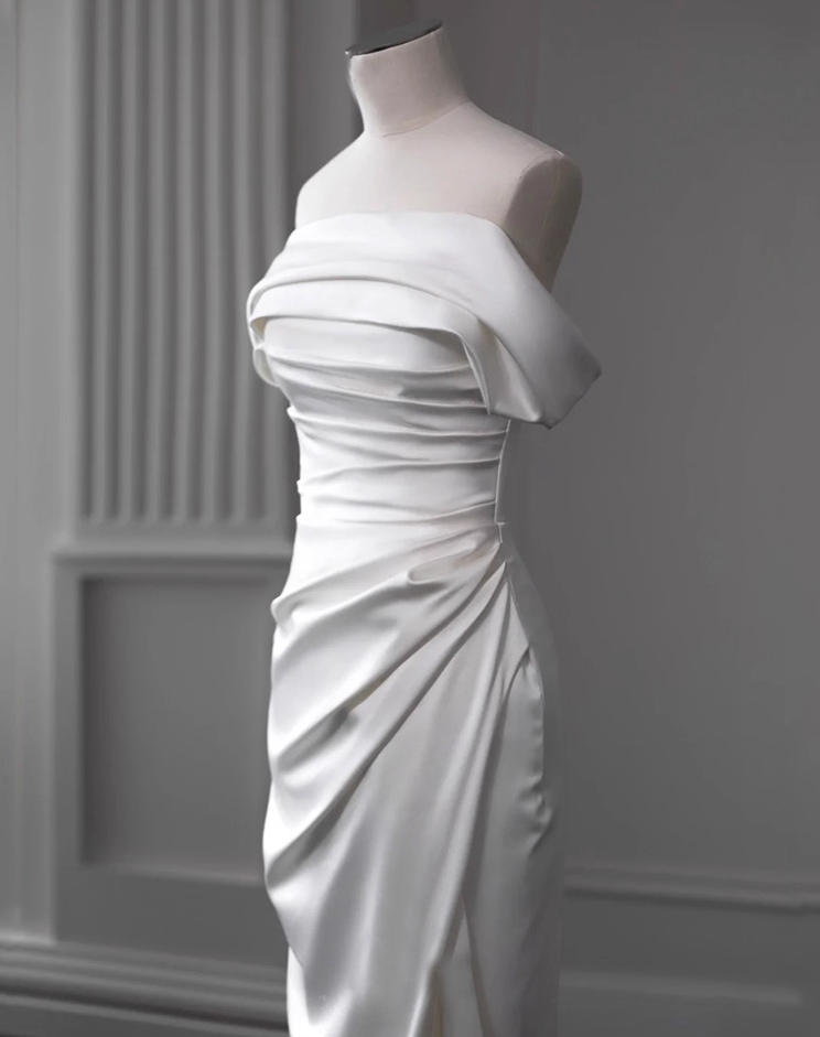 Fashionable Off-Shoulder Sheath High-Slit Bridal Gowns Trendy White Pleated Satin Wedding Dress AP3838