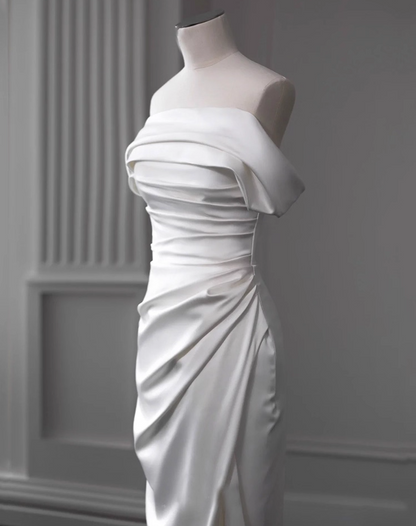 Fashionable Off-Shoulder Sheath High-Slit Bridal Gowns Trendy White Pleated Satin Wedding Dress AP3838
