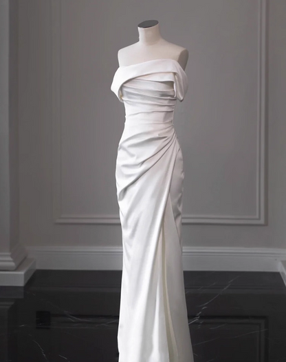 Fashionable Off-Shoulder Sheath High-Slit Bridal Gowns Trendy White Pleated Satin Wedding Dress AP3838