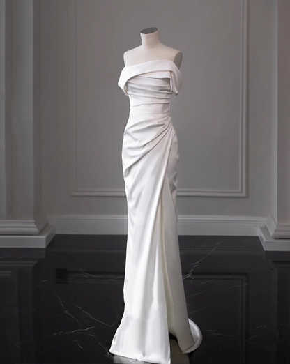 Fashionable Off-Shoulder Sheath High-Slit Bridal Gowns Trendy White Pleated Satin Wedding Dress AP3838