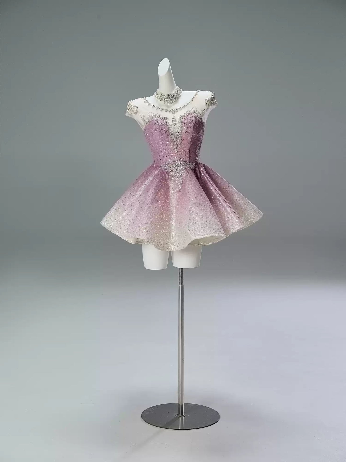 Charming A-Line Jewel Neck Short Sleeve Birthday Gowns Delicate Crystals Sequins Beading Splicing Tulle Homecoming Dress AP3842