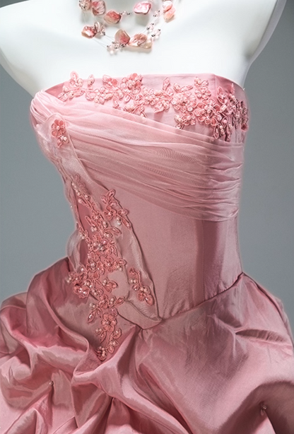 Fancy A-Line Strapless Sweet 16th Gowns Dramatic Appliques Beads Tulle Tiered Prom Dress AP3859