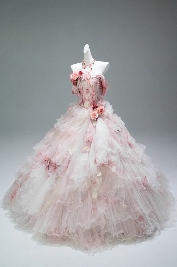 Delicate A-Line Off-Shoulder Tiered Tulle Evening Gowns Trendy Appliques Beads Handmade Flowers Prom Dress AP3860