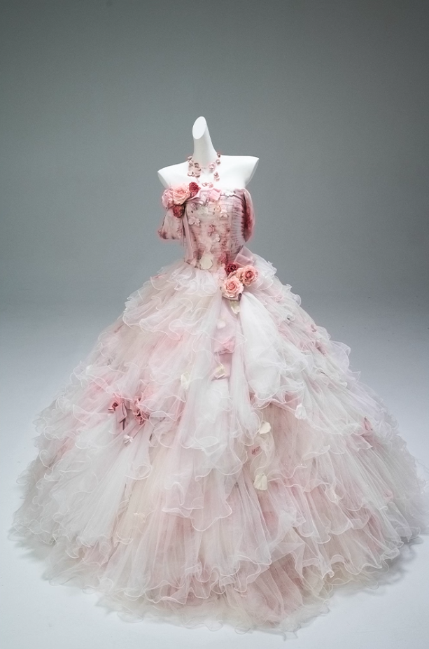 Delicate A-Line Off-Shoulder Tiered Tulle Evening Gowns Trendy Appliques Beads Handmade Flowers Prom Dress AP3860