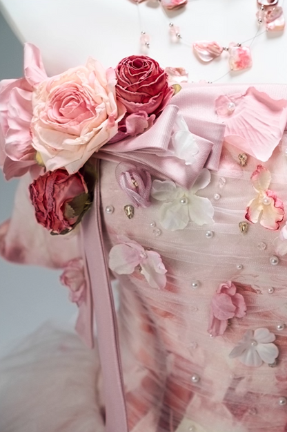 Delicate A-Line Off-Shoulder Tiered Tulle Evening Gowns Trendy Appliques Beads Handmade Flowers Prom Dress AP3860