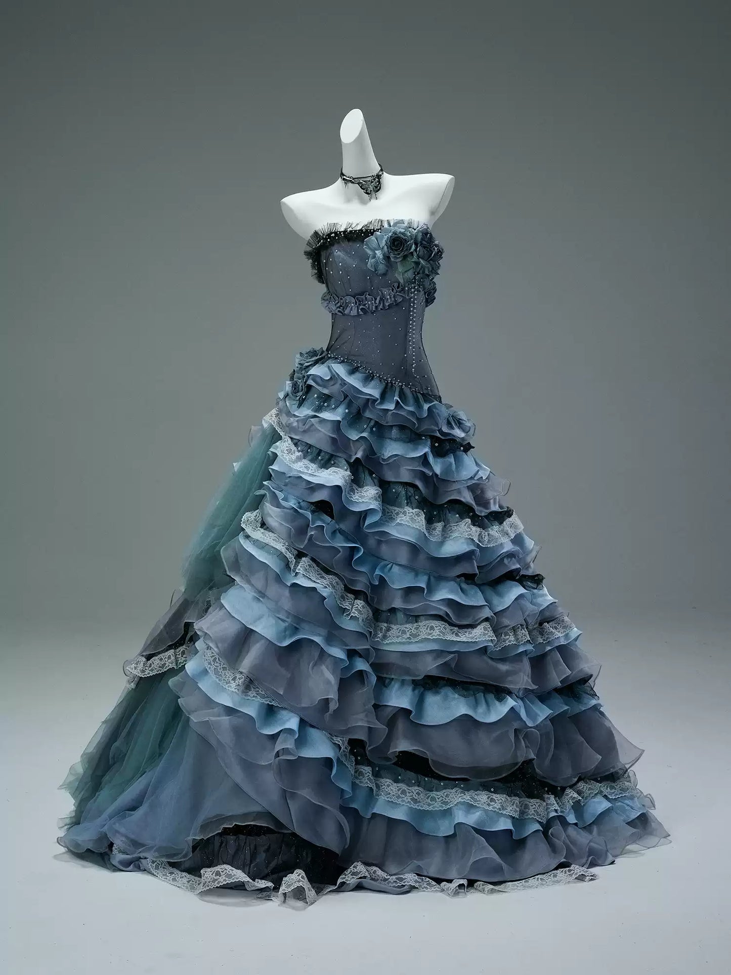 Hot Girls A-Line Strapless Tiered Sweet 16th Gowns Handmade Flowers Beads Lace Ruffles Prom Dress AP3861