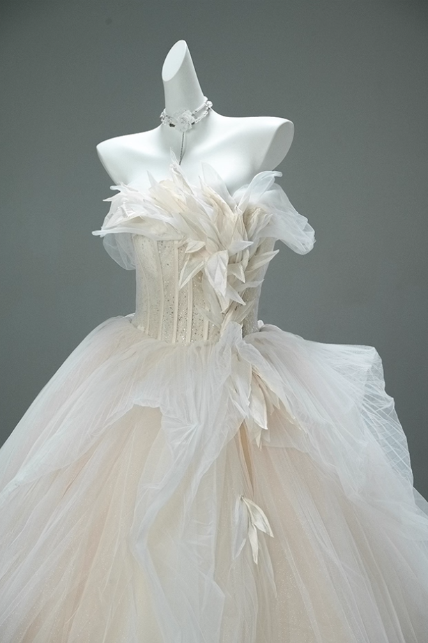 Amazing A-Line Off-Shoulder Layered Tulle Evening Gowns Glam Handmade Flowers Sequins Prom Dress AP3874