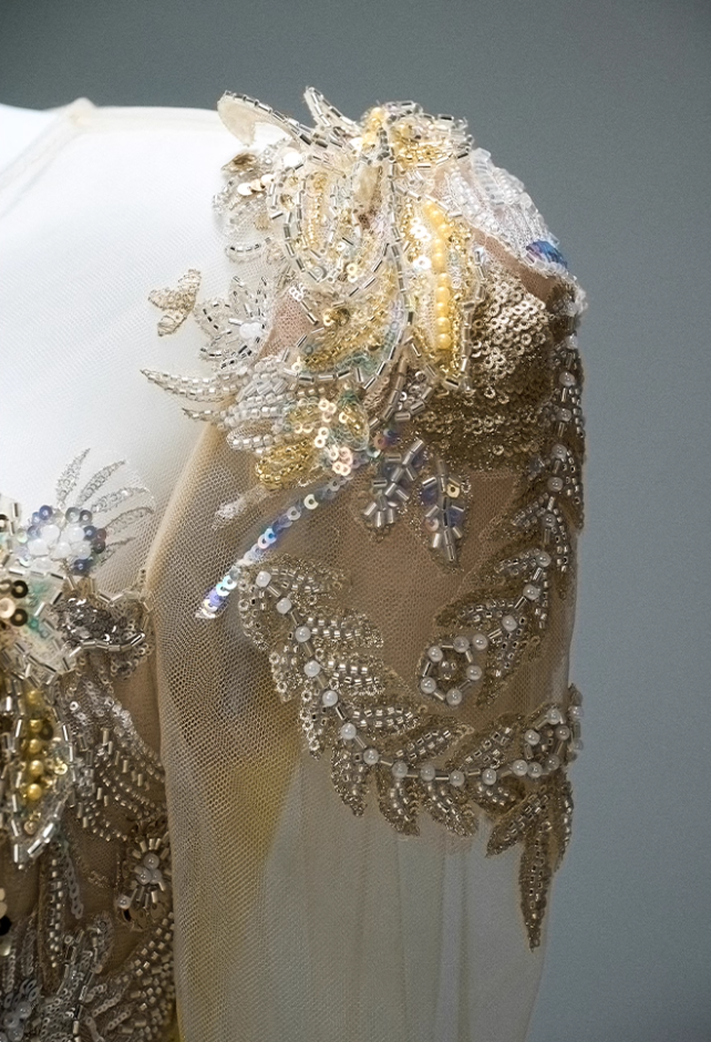 Chic Illusion Neck A-Line Long Sleeve Evening Gowns Vibrant Yellow Sequins Beading Prom Dress AP3882