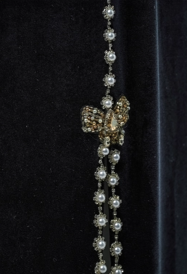 Graceful Sheath Spaghetti Strap Black Evening Dress Chic Velvet Beading Sequins Crystals Prom Dress AP3885