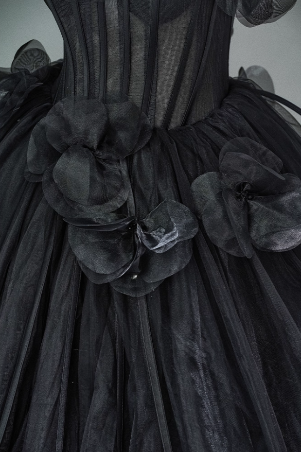 Gothic-Style Off-Shoulder A-Line Evening Gowns Fashion 3D Appliques Black Prom Dress AP3887