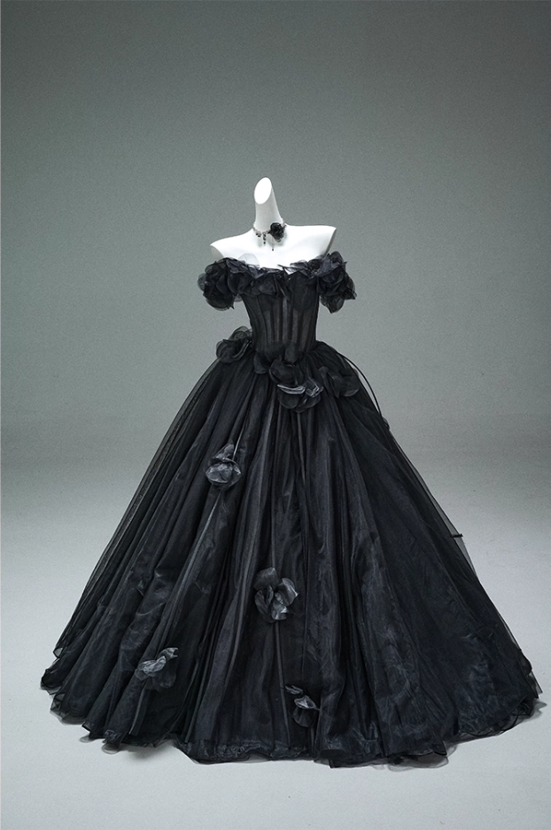 Gothic-Style Off-Shoulder A-Line Evening Gowns Fashion 3D Appliques Black Prom Dress AP3887