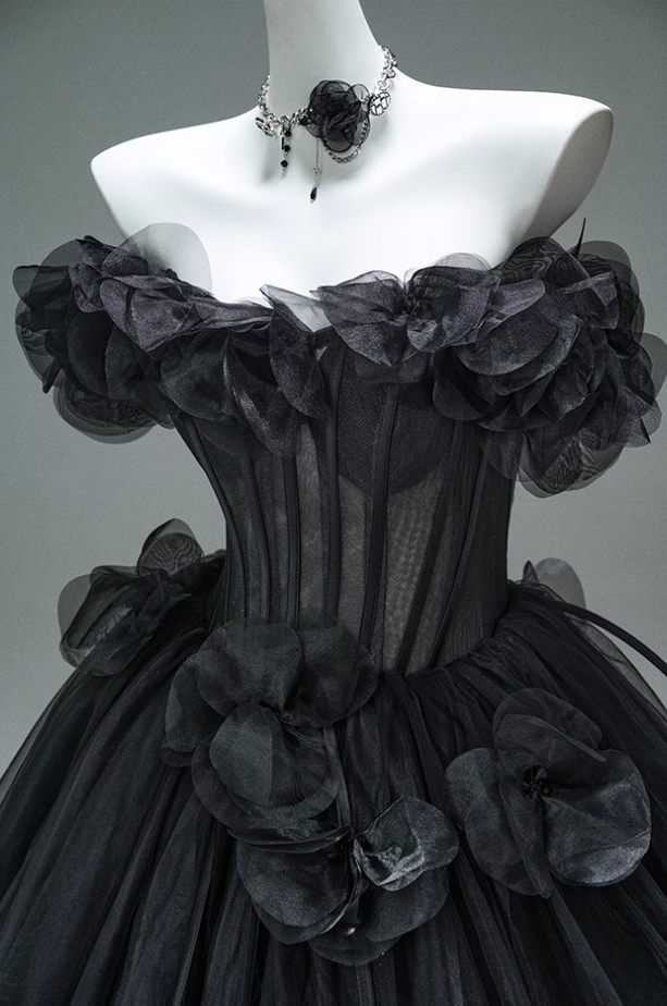 Gothic-Style Off-Shoulder A-Line Evening Gowns Fashion 3D Appliques Black Prom Dress AP3887