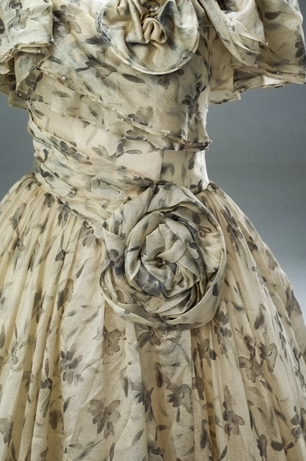 Fantastic Off-Shoulder A-Line Floral Print Evening Gowns Attractive Ruffles Beads Handmade Flowers Prom Dress AP3889