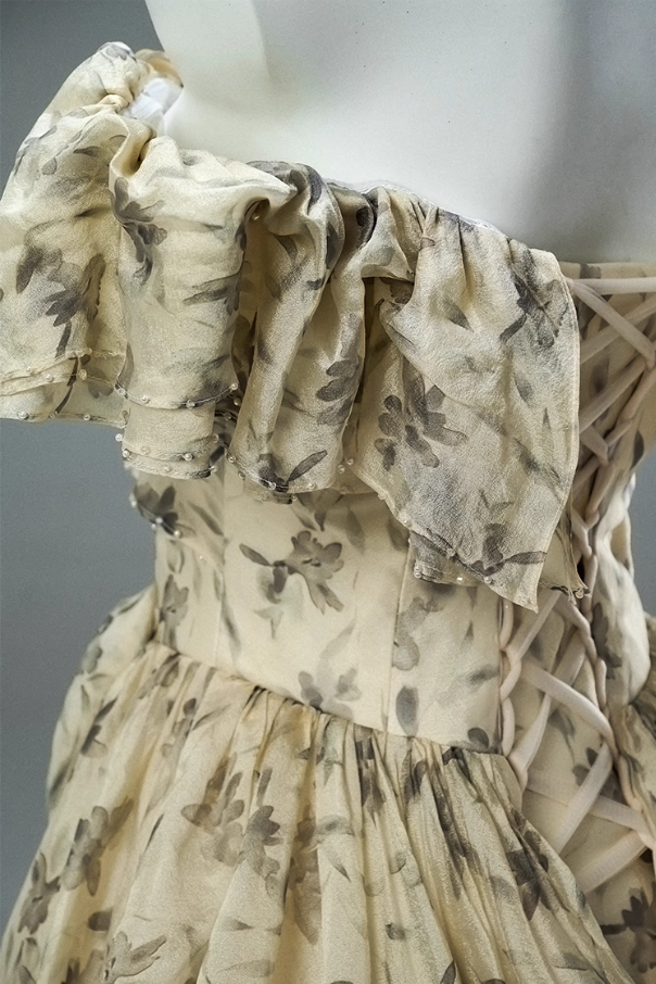 Fantastic Off-Shoulder A-Line Floral Print Evening Gowns Attractive Ruffles Beads Handmade Flowers Prom Dress AP3889