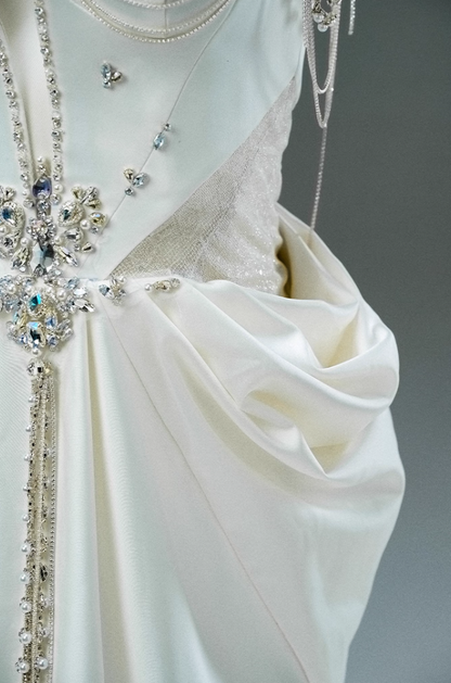 Vintage Off-Shoulder Sheath Satin Bridal Gowns Sparkly Beading Rhinestones Draped Wedding Dress AP3891