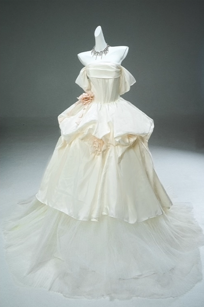 Alluring Off-Shoulder A-Line Evening Gowns Dramatic Handmade Flowers Tulle Tiered Prom Dress AP3895