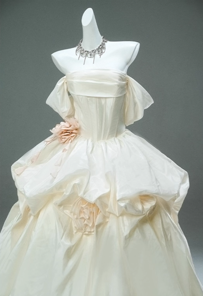 Alluring Off-Shoulder A-Line Evening Gowns Dramatic Handmade Flowers Tulle Tiered Prom Dress AP3895