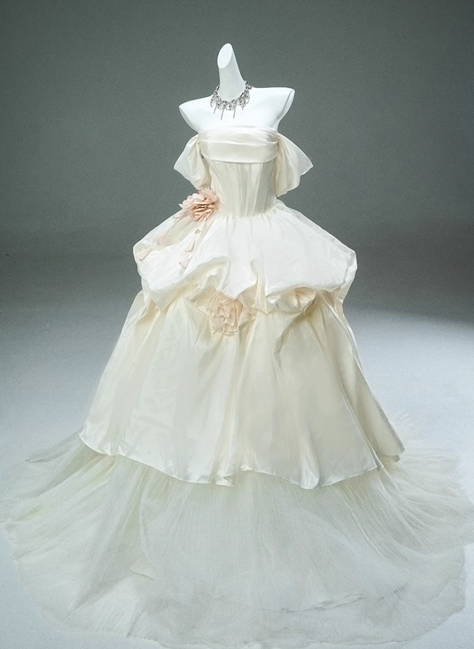 Alluring Off-Shoulder A-Line Evening Gowns Dramatic Handmade Flowers Tulle Tiered Prom Dress AP3895