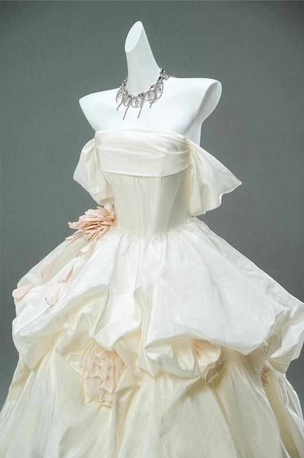 Alluring Off-Shoulder A-Line Evening Gowns Dramatic Handmade Flowers Tulle Tiered Prom Dress AP3895