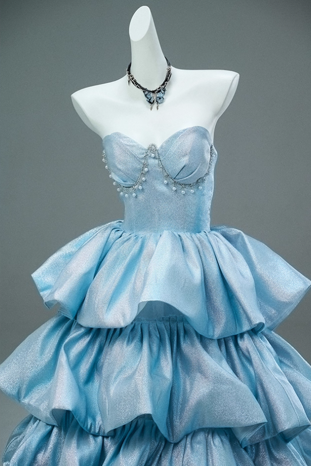 Stunning A-Line Strapless Sweet 16th Gowns Stylish Beads Tiered Prom Dress AP3900