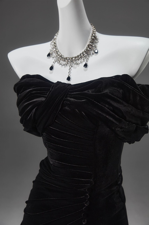 Sexy Sheath Off-Shoulder Evening Gowns Unique Black Ruched Beaded Prom Dress AP3920