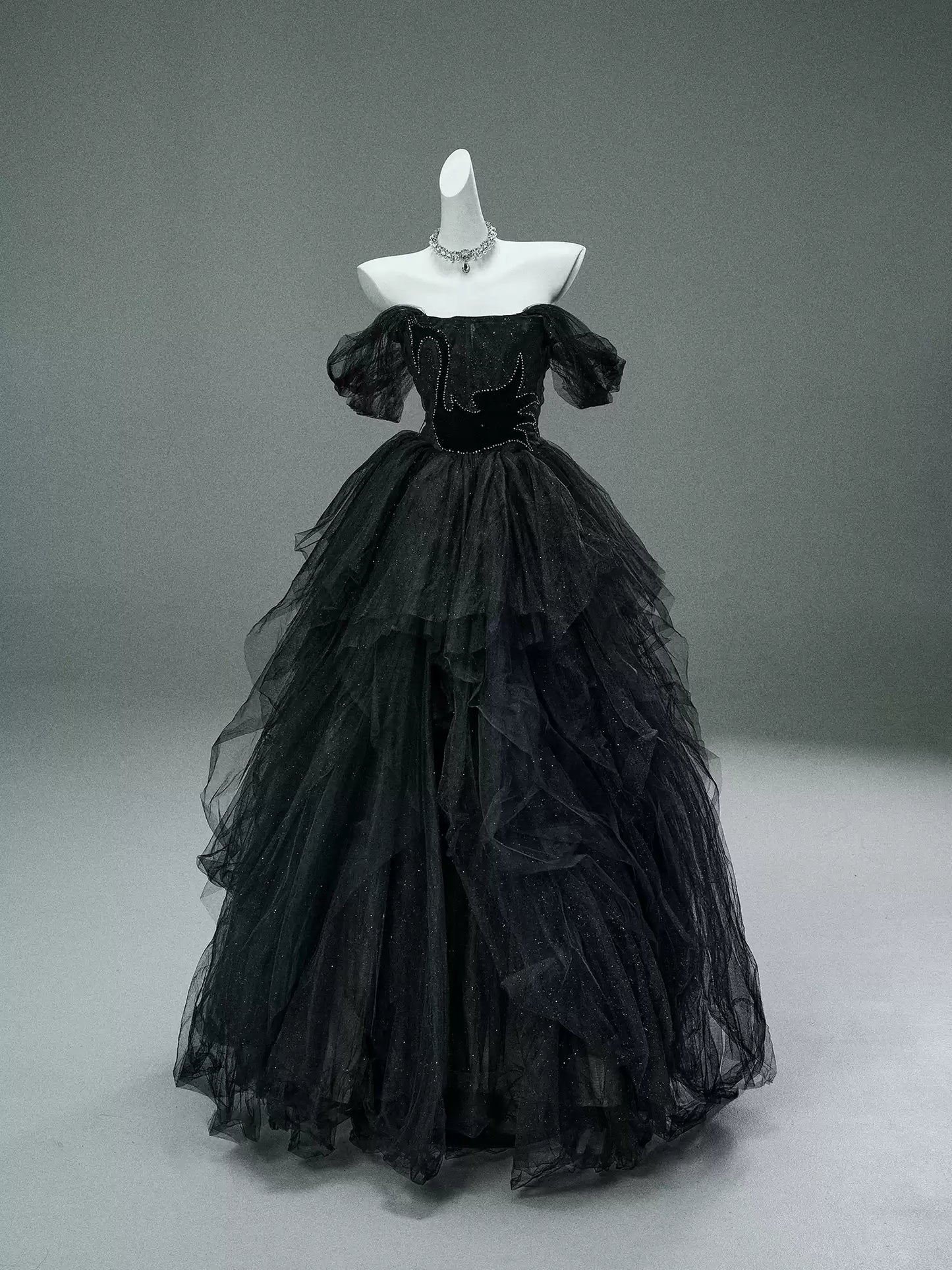 Vogue Off-Shoulder A-Line Sweet 16th Gowns Gothic-Style Sequins Black Tulle Prom Dress AP3921