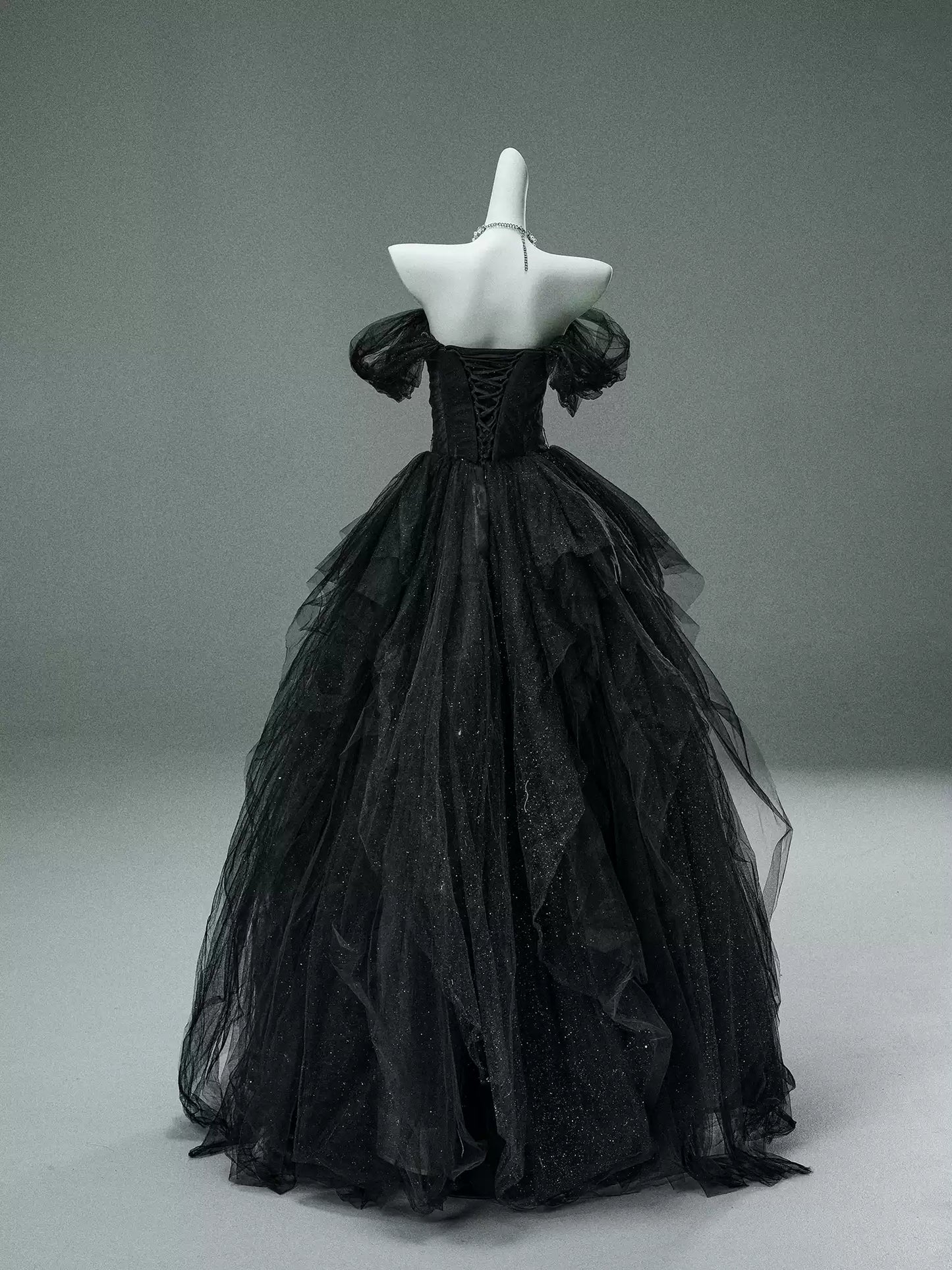 Vogue Off-Shoulder A-Line Sweet 16th Gowns Gothic-Style Sequins Black Tulle Prom Dress AP3921