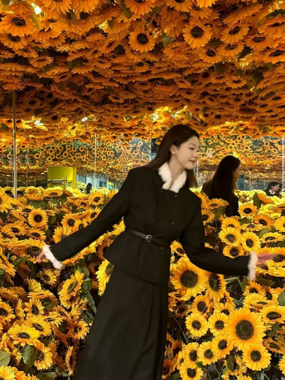 Playful 2-Piece Set A-Line Maxi Dresses Classical Black Long Sleeve Fur Trim Long Dress AP3982