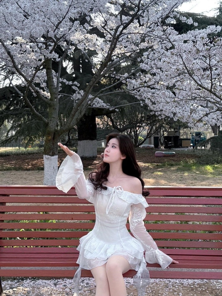 Enticing White Lace Splicing A-Line Ruffles Mini Skirt Glam Long Sleeve Off-Shoulder Tiered Short Dress AP4018